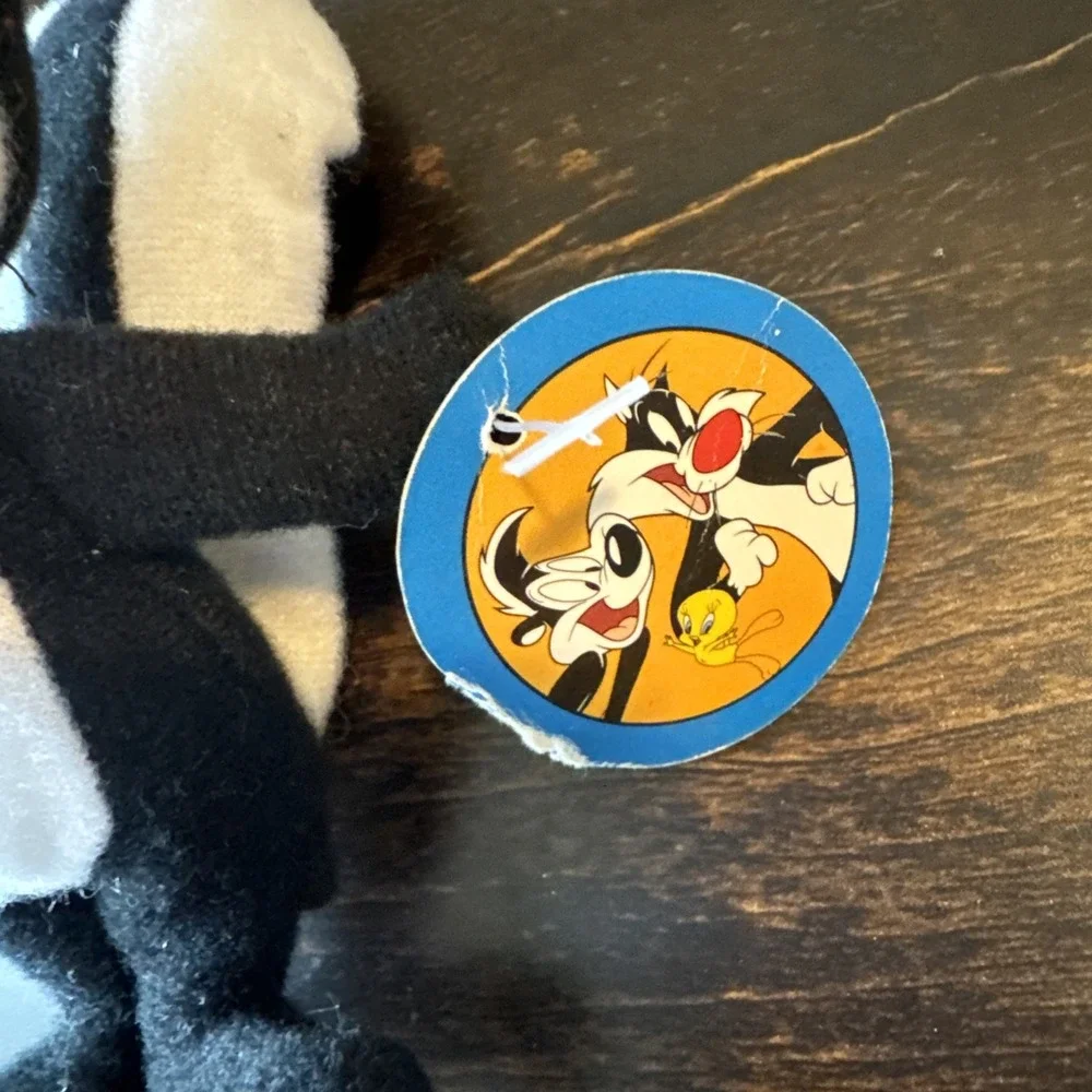 (RARE) Pepé Le Pew Looney Tunes (Finger Puppet) Starbucks - First Edition